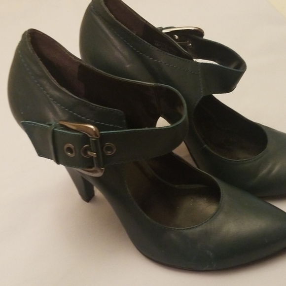 Shoes - Picture 1 of 4